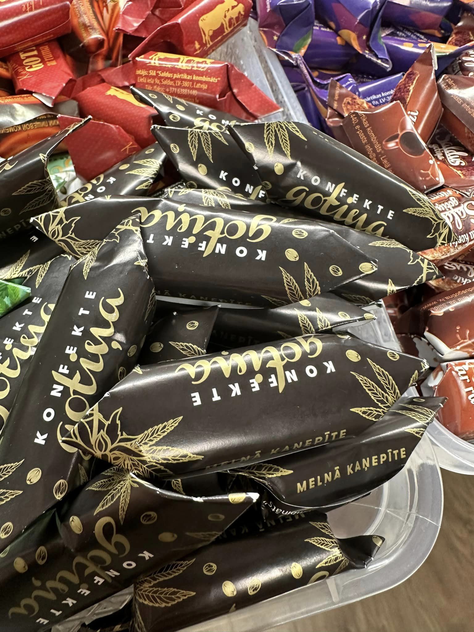 Latviška Karvutė JUODOSIOS KANAPĖS SKONIO 100 GR