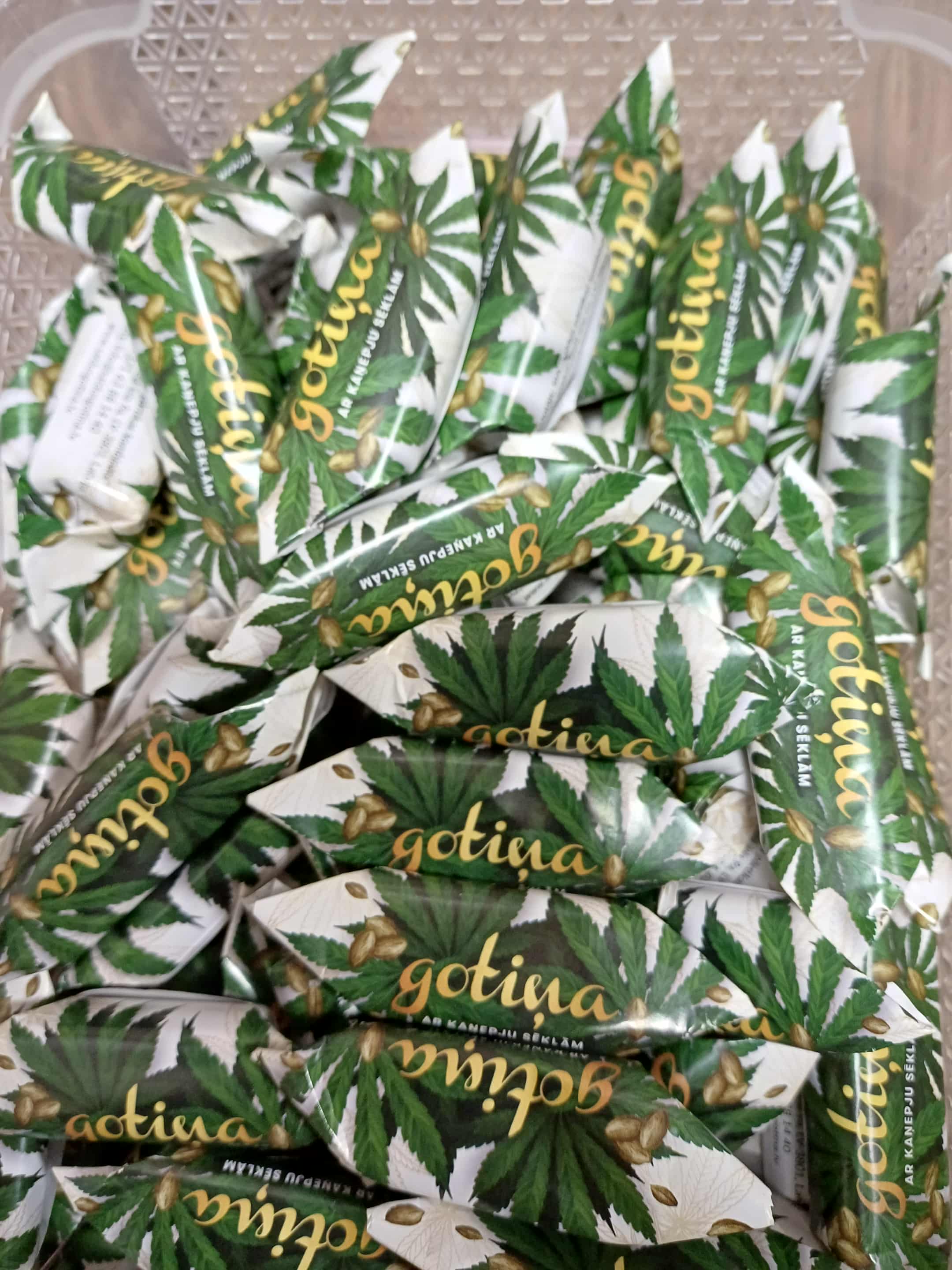 Latviška karvutė su kanapių sėklomis 100 gr.