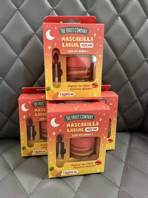 Naktinė lūpų kaukė- vazlinas