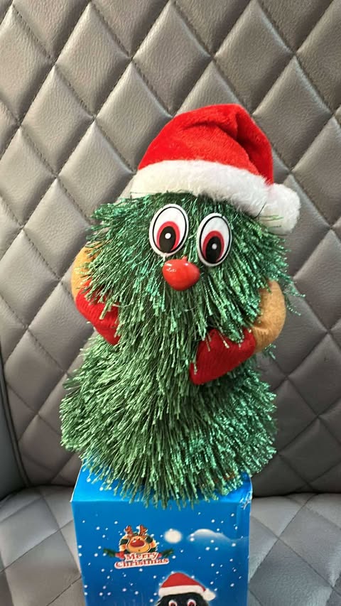 Šokanti, grojanti eglutė