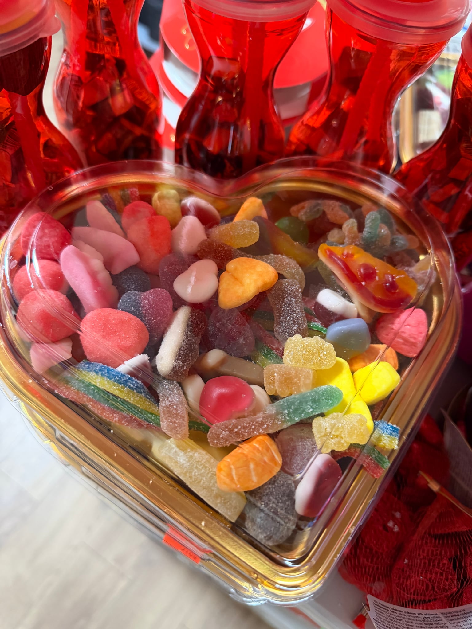 Guminukų asorti širdies formos dėžutėje 350 gr.